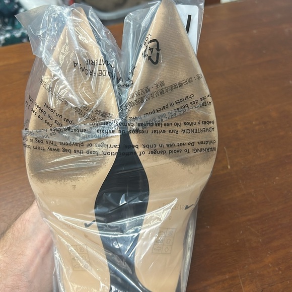 J Crew used Robin kitten heels in Italian crinkle patent leather CH279 - Picture 3 of 4